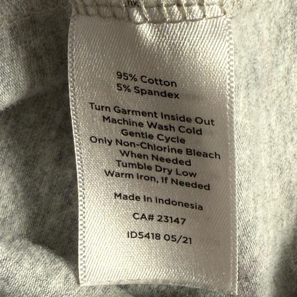 Talbots Tee Large Gray Paisley Medallion Floral Long Sleeve Scoop Neck Top - Picture 7 of 7